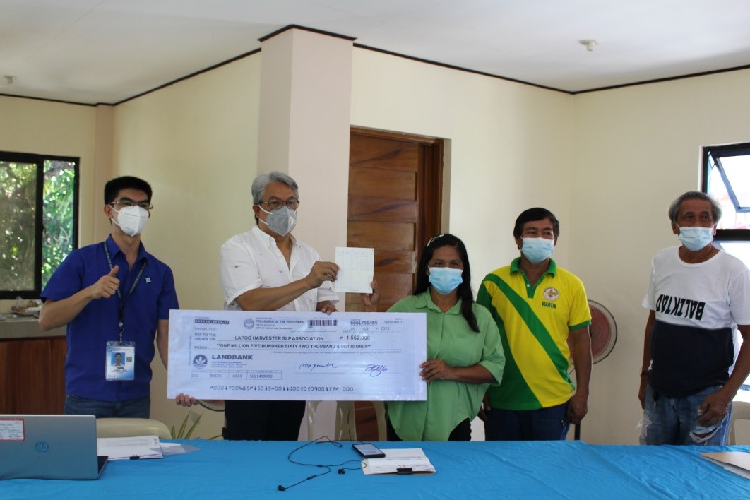 DOST-I awards P1.5M grant to skewer producers of San Juan, Ilocos Sur image
