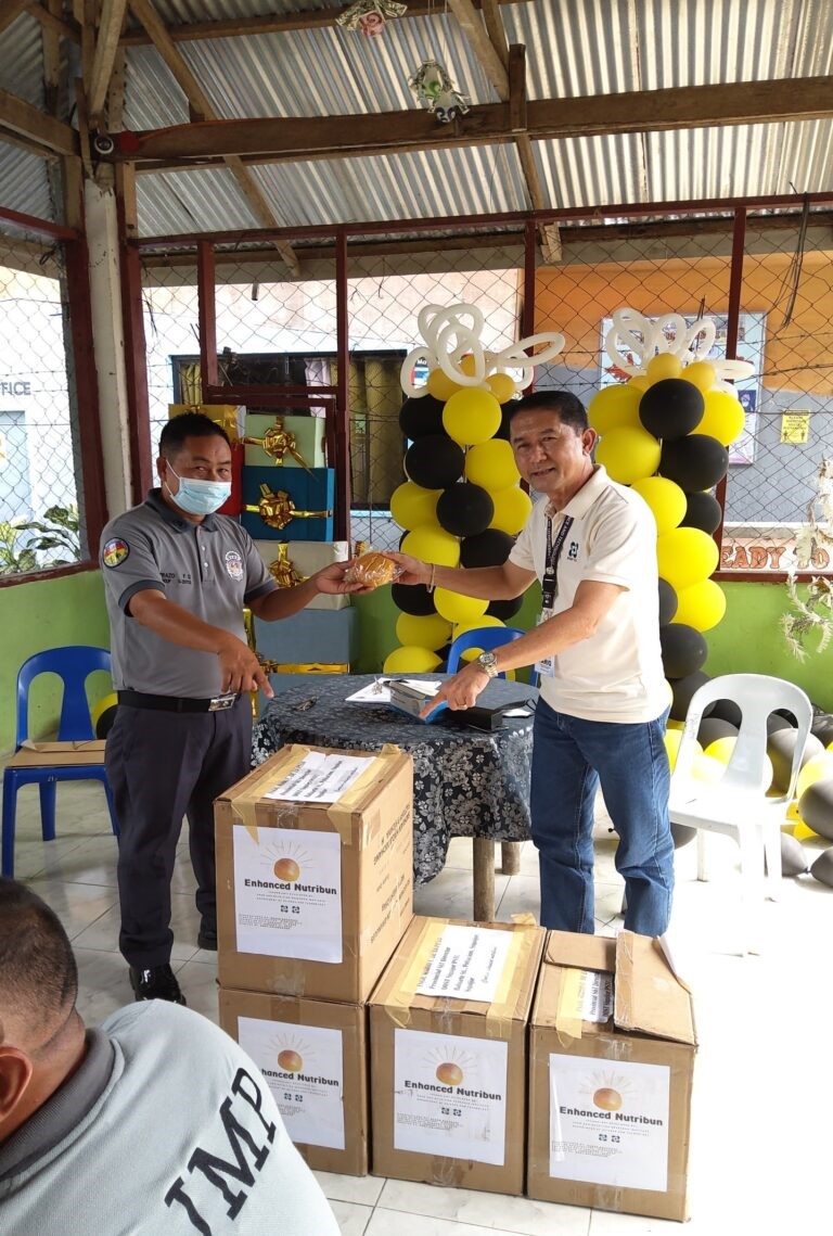 DOST-VII and DOST-IV-A join hands in distributing Nutribun for ODETTE victims image