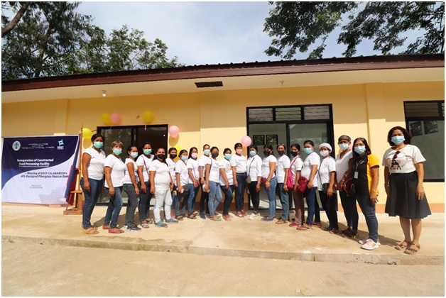 Women-led kakanin producers’ group of Jomalig, Quezon get food processing equipment from DOST image