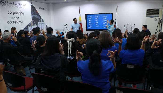 Science helps promote inclusivity through use of Filipino sign language image